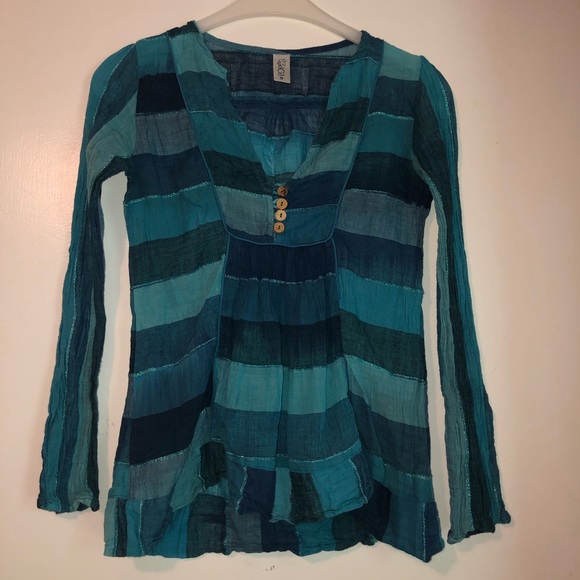 Light weight crinkle material blouse - Picture 1 of 3